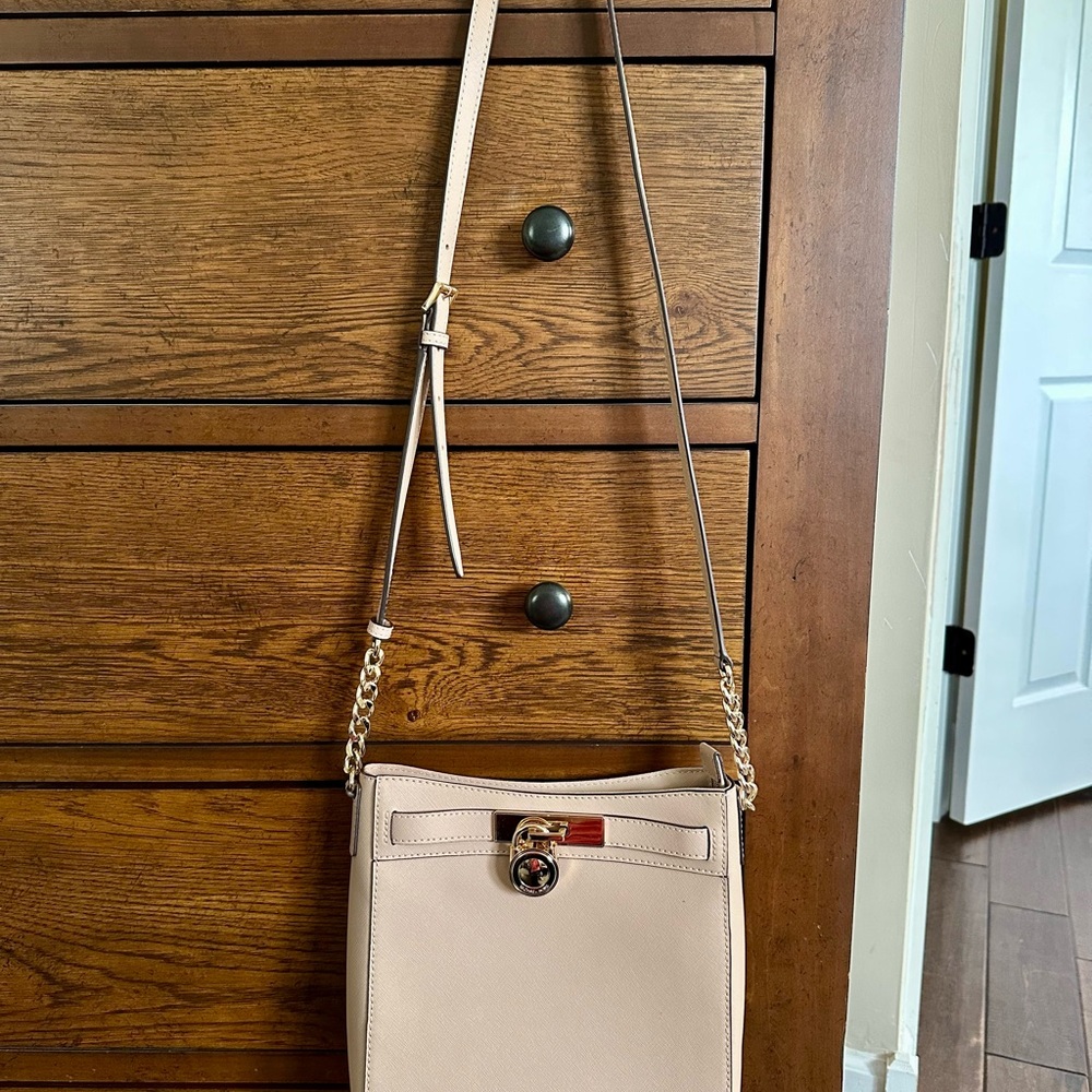 Michael Kors saffiano structured padlock small shoulder bag(EXCELLENT CONDITION)
